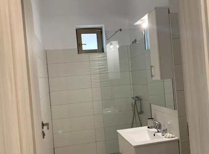 Premier By Twin * Mamaia