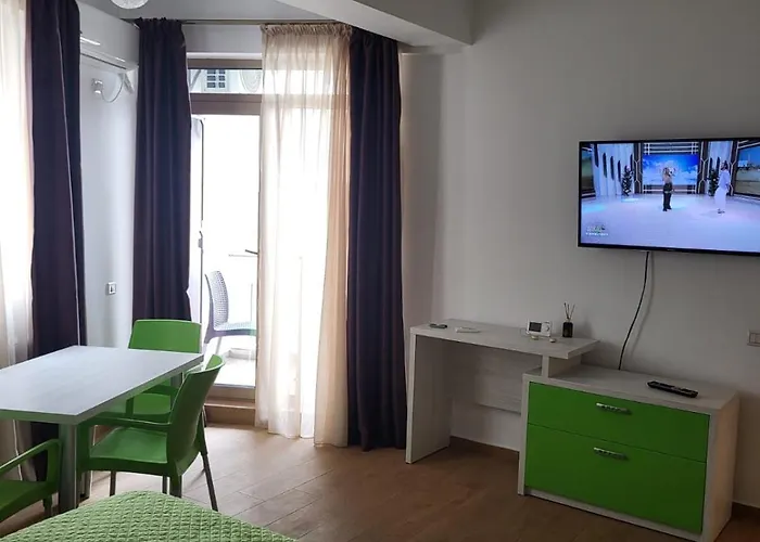 Premier By Twin Mamaia